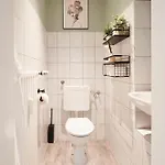 Olive - 3x Kingsize Bedrooms - Free Parking