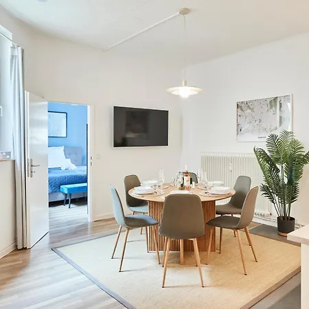 Olive - 3x Kingsize Bedrooms - Free Parking *